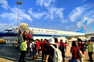 博主:助阵足协杯,河南队160余名远征球迷乘坐包机前往成都 博主:助阵足协杯,河南队160余名远征球迷乘坐包机前往成都