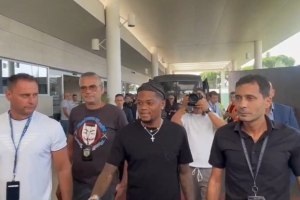 迪马:利昂-贝利已经抵达钱皮诺机场,以完成转会罗马的交易 迪马:利昂-贝利已经抵达钱皮诺机场,以完成转会罗马的交易