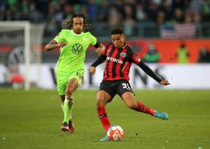 法媒:伯恩茅斯接近敲定药厂前锋阿明-阿德利,转会总价3000万欧 法媒:伯恩茅斯接近敲定药厂前锋阿明-阿德利,转会总价3000万欧