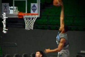 这谁拦得住啊💪字母哥训练中一条龙举火烧天暴扣