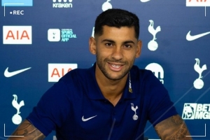 TA:罗梅罗续约是重大鼓舞 他留队对弗兰克建立防守体系至关重要 TA:罗梅罗续约是重大鼓舞 他留队对弗兰克建立防守体系至关重要