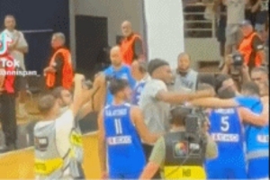 前队友谈字母打队友头:应该是开玩笑 但要打我我不会善罢甘休 前队友谈字母打队友头:应该是开玩笑 但要打我我不会善罢甘休