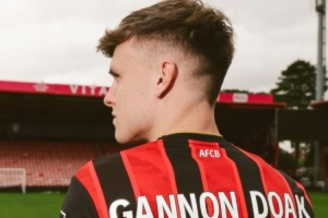 伯恩茅斯高层:本-多克是个年轻天才,他的速度活力很适合我们 伯恩茅斯高层:本-多克是个年轻天才,他的速度活力很适合我们