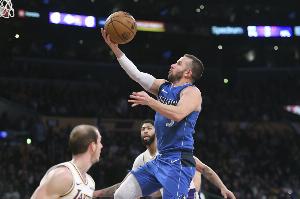 A-史密斯:詹乔的差距在于关键时刻的回应 乔丹不会被巴里亚防住 A-史密斯:詹乔的差距在于关键时刻的回应 乔丹不会被巴里亚防住