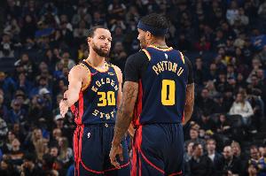 美记:库里与小佩顿进行了接触 他正督促勇士签下后者 追梦也支持 美记:库里与小佩顿进行了接触 他正督促勇士签下后者 追梦也支持