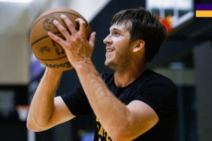 备战新赛季!湖人官推晒里夫斯范德彪训练照:回归训练💪 备战新赛季!湖人官推晒里夫斯范德彪训练照:回归训练💪