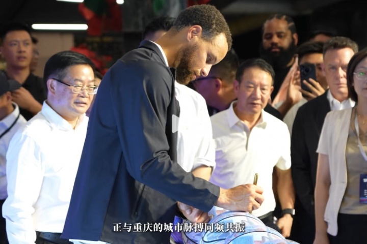 排面!央视网:库里的篮球传奇 与重庆的脉搏同频共振! 排面!央视网:库里的篮球传奇 与重庆的脉搏同频共振!