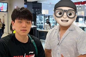 🐑变🐼了!媒体人:杨瀚森在训练中被肘到眼睛 🐑变🐼了!媒体人:杨瀚森在训练中被肘到眼睛