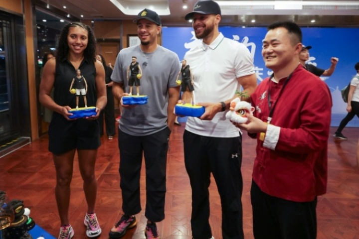 库里也来研磨下笔!库里更推:这趟中国行太让我感动了 库里也来研磨下笔!库里更推:这趟中国行太让我感动了