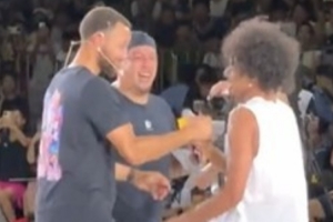 中国U19男篮小将朱正晒与库里参与活动的视频:还是感觉梦里一样 中国U19男篮小将朱正晒与库里参与活动的视频:还是感觉梦里一样