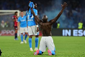 米体:卢卡库在受伤后选择了保守治疗,因此他可能将缺席多场比赛 米体:卢卡库在受伤后选择了保守治疗,因此他可能将缺席多场比赛