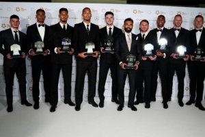 就差你了!PFA英超年度最佳阵10人参加颁奖典礼,仅伊萨克缺席 就差你了!PFA英超年度最佳阵10人参加颁奖典礼,仅伊萨克缺席