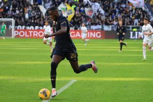 罗马诺:穆阿尼保持冷静&仍在耐心等待尤文,未与其他俱乐部谈判 罗马诺:穆阿尼保持冷静&仍在耐心等待尤文,未与其他俱乐部谈判