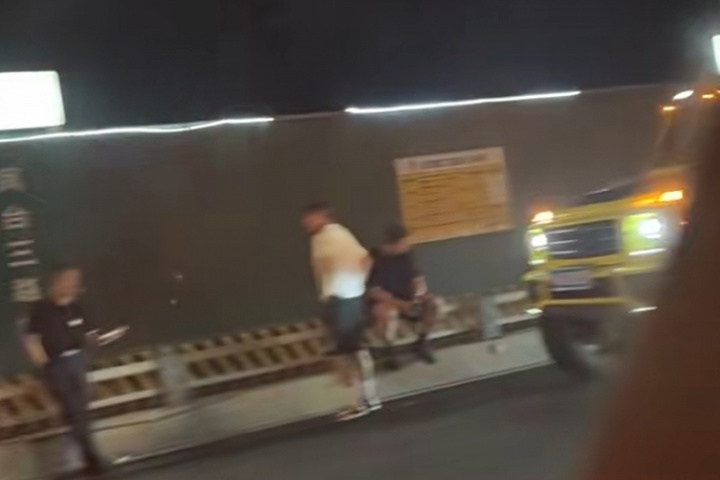 倒霉😫网传韦世豪赛后驾驶机动车遭追尾或擦挂,在等待交警处理 倒霉😫网传韦世豪赛后驾驶机动车遭追尾或擦挂,在等待交警处理