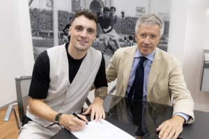 官方:博洛尼亚宣布签下右后卫佐尔泰亚,上赛季在意甲打进6球 官方:博洛尼亚宣布签下右后卫佐尔泰亚,上赛季在意甲打进6球