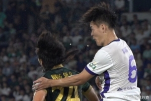 记者:小球迷看望王献均一直等到他看牙归来 全队计划再找一次牙 记者:小球迷看望王献均一直等到他看牙归来 全队计划再找一次牙