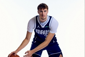 格里芬:弗拉格是近年来进入NBA的最全面球员 他能传球投篮和防守 格里芬:弗拉格是近年来进入NBA的最全面球员 他能传球投篮和防守