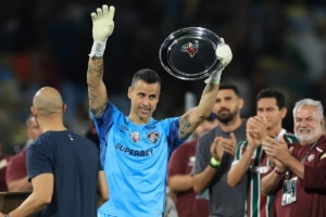 专家:44岁的法比奥打破了希尔顿保持的出场纪录,多么伟大的成就 专家:44岁的法比奥打破了希尔顿保持的出场纪录,多么伟大的成就