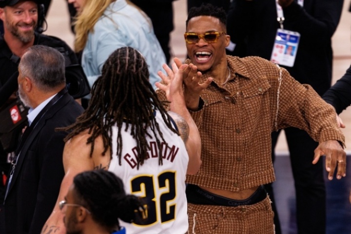 还能重聚吗?掘金官方:戈登选择与威少的合照为本赛季最爱照片! 还能重聚吗?掘金官方:戈登选择与威少的合照为本赛季最爱照片!