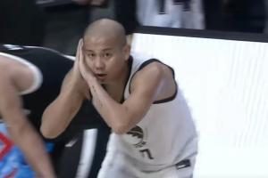 果子哥发威拒绝黑八!曹芳末节4记三分超神表现率瓷器厂17分逆转 果子哥发威拒绝黑八!曹芳末节4记三分超神表现率瓷器厂17分逆转