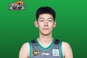 张陈治锋按CBA规定需签B类合同 最短1年最长5年 年薪至少要翻倍 张陈治锋按CBA规定需签B类合同 最短1年最长5年 年薪至少要翻倍