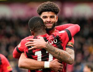 记者:伯恩茅斯对今夏出售比林持开放态度,要价约1000万欧 记者:伯恩茅斯对今夏出售比林持开放态度,要价约1000万欧