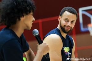 朱正发博晒与库里中国行多张合照:我的老师 我的英雄 朱正发博晒与库里中国行多张合照:我的老师 我的英雄