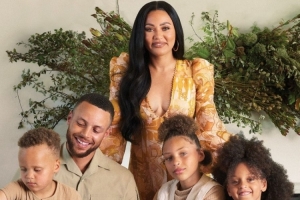 库嫂谈老公成名后的烦恼:都说我长得不好看 粉丝们有时很刻薄 库嫂谈老公成名后的烦恼:都说我长得不好看 粉丝们有时很刻薄