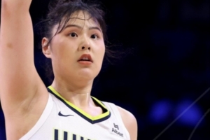 媒体人谈李月汝赛季报销:非常惋惜 飞翼不会用人 可以再找找机会 媒体人谈李月汝赛季报销:非常惋惜 飞翼不会用人 可以再找找机会