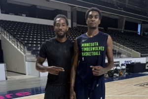 切磋技艺!自媒体晒今日莱昂纳德和麦丹训练照 切磋技艺!自媒体晒今日莱昂纳德和麦丹训练照