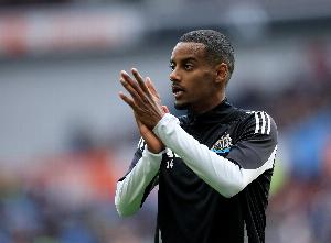 记者:一些有关伊萨克虚假的消息在今夏疯传,真相终将会水落石出 记者:一些有关伊萨克虚假的消息在今夏疯传,真相终将会水落石出