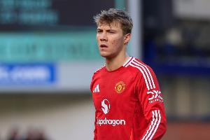 记者：霍伊伦不希望以租借+选择买断方式离开曼联