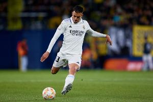 阿斯:塞巴略斯收到几家欧冠球队的报价,但他想留在皇马争取位置 阿斯:塞巴略斯收到几家欧冠球队的报价,但他想留在皇马争取位置