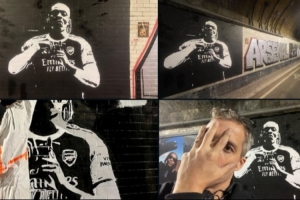 连夜创作,街头艺术家绘制埃泽身穿阿森纳球衣的壁画 连夜创作,街头艺术家绘制埃泽身穿阿森纳球衣的壁画