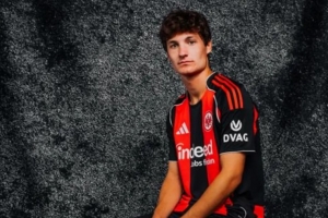 法兰克福官方:美国国脚亚伦森转会科罗拉多急流,签约5年时间 法兰克福官方:美国国脚亚伦森转会科罗拉多急流,签约5年时间