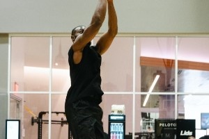 马不停蹄!杰伦-布朗结束中国行 返美一下飞机就奔赴球馆训练 马不停蹄!杰伦-布朗结束中国行 返美一下飞机就奔赴球馆训练