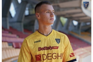 意媒:莱切出售主力前锋克尔斯托维奇,卡马达有望在首轮意甲首发 意媒:莱切出售主力前锋克尔斯托维奇,卡马达有望在首轮意甲首发