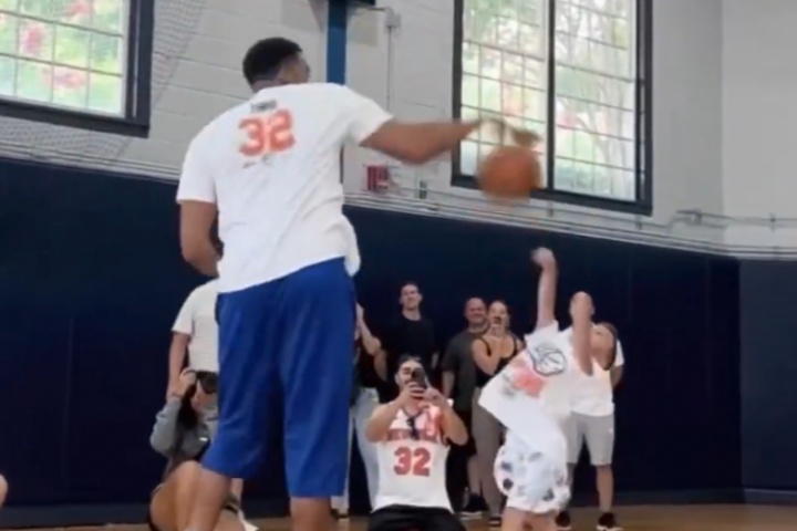 没人性啊~ 唐斯训练营盖帽上双!毁灭小朋友的篮球梦 没人性啊~ 唐斯训练营盖帽上双!毁灭小朋友的篮球梦