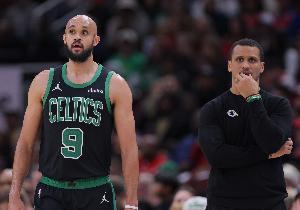 德里克-怀特:过去一周马祖拉帮我训练抢篮板 很感激他这么做 德里克-怀特:过去一周马祖拉帮我训练抢篮板 很感激他这么做