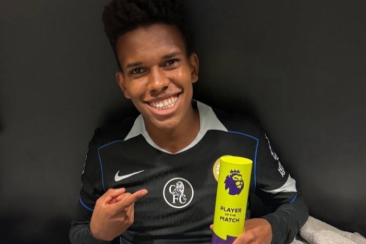 小孩哥!18岁埃斯特旺顶替受伤的帕尔默出战 首次英超首发就拿MVP 小孩哥!18岁埃斯特旺顶替受伤的帕尔默出战 首次英超首发就拿MVP