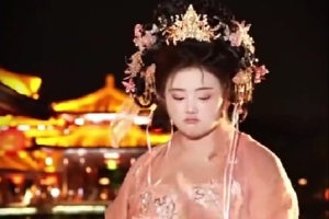 刘禹彤晒日常视频:又双叒叕来大唐 这次是小公举呢 刘禹彤晒日常视频:又双叒叕来大唐 这次是小公举呢