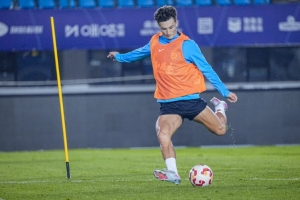 期待明天展现最佳状态💎  深圳新鹏城完成赛前官训🎆 期待明天展现最佳状态💎  深圳新鹏城完成赛前官训🎆