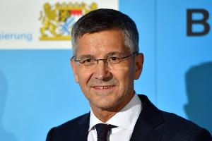 海纳谈拜仁引援只租不买:能满足阵容需求即可,我们是谨慎的买家 海纳谈拜仁引援只租不买:能满足阵容需求即可,我们是谨慎的买家