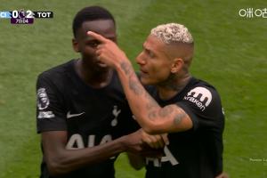 有情绪!理查利森与曼城球员发生争执,被队友拉住后仍喋喋不休 有情绪!理查利森与曼城球员发生争执,被队友拉住后仍喋喋不休