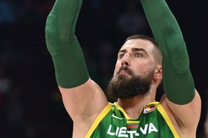 高效发挥!瓦兰17分钟砍下16分8板2帽&三分2中2 立陶宛96-83冰岛 高效发挥!瓦兰17分钟砍下16分8板2帽&三分2中2 立陶宛96-83冰岛