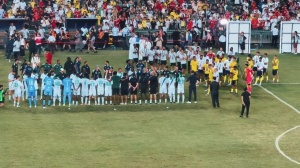 队长风范!C罗用手势告诉队友,即使输了比赛也要把头昂起来 队长风范!C罗用手势告诉队友,即使输了比赛也要把头昂起来