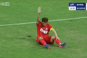开场23分钟伤退!廖均健无法坚持比赛,被杨瑞琦换下 开场23分钟伤退!廖均健无法坚持比赛,被杨瑞琦换下