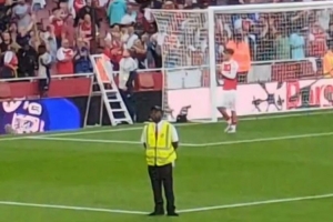 未来可期!15岁道曼赛后绕场一周,感谢球迷的支持 未来可期!15岁道曼赛后绕场一周,感谢球迷的支持