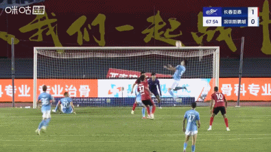 愿无大碍!廖力生被对手“爆头”,随后被担架抬走+医疗车入场 愿无大碍!廖力生被对手“爆头”,随后被担架抬走+医疗车入场