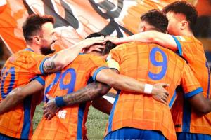 泰山vs西海岸首发:4外援PK3外援,于金永、杨希出战,泽卡缺席 泰山vs西海岸首发:4外援PK3外援,于金永、杨希出战,泽卡缺席